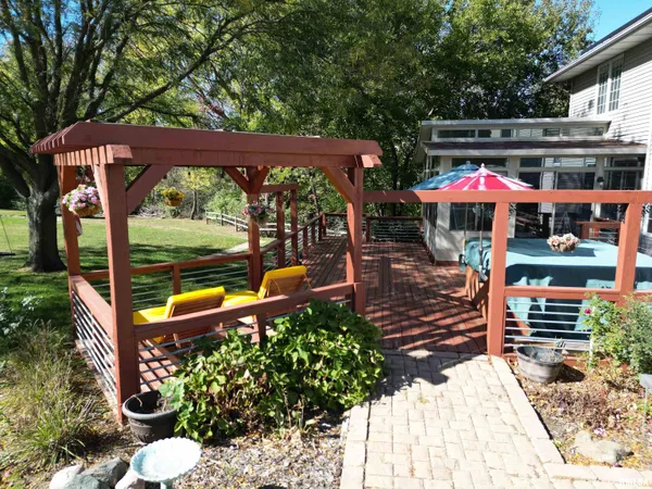 $689,900 | 10423 North Trails Edge Drive, Peoria, IL 61615