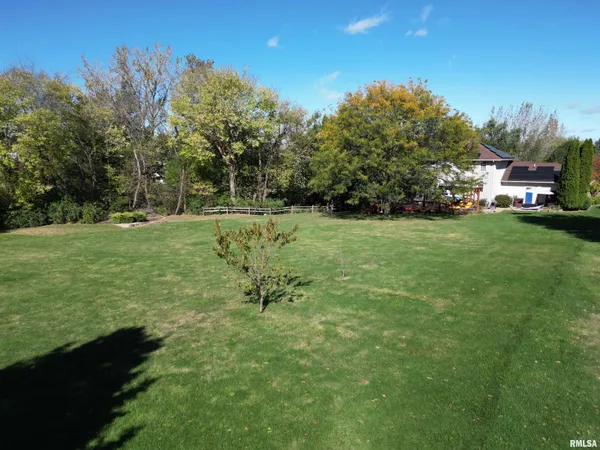 $689,900 | 10423 North Trails Edge Drive, Peoria, IL 61615
