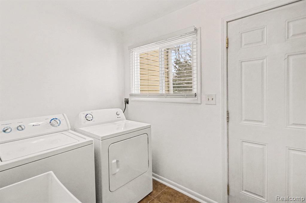 5380 Pontiac Lake Road Waterford, MI 48327 - Photo 14 of 26 Gallery Image 14