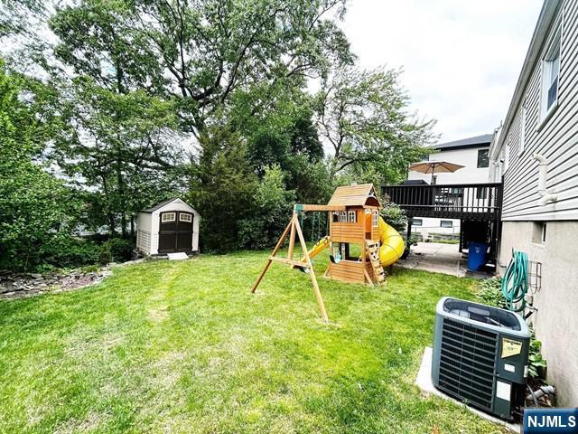 321 Maplewood Drive Paramus, NJ 07652 - Photo 25 of 29