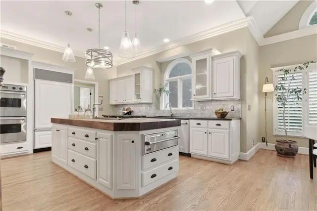 $975,000 | 15145 Mohawk Circle, Leawood, KS 66224