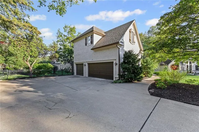 $975,000 | 15145 Mohawk Circle, Leawood, KS 66224