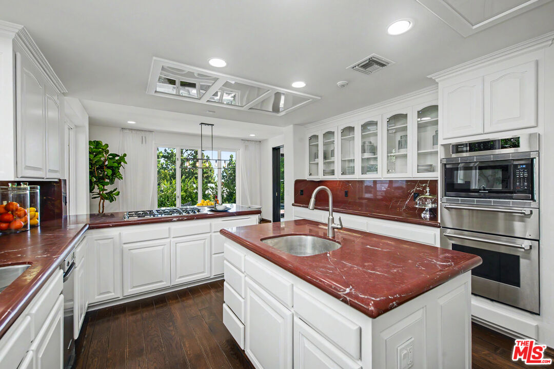 12639 Promontory Road Los Angeles, CA 90049 - Photo 14 of 50 Gallery Image 14