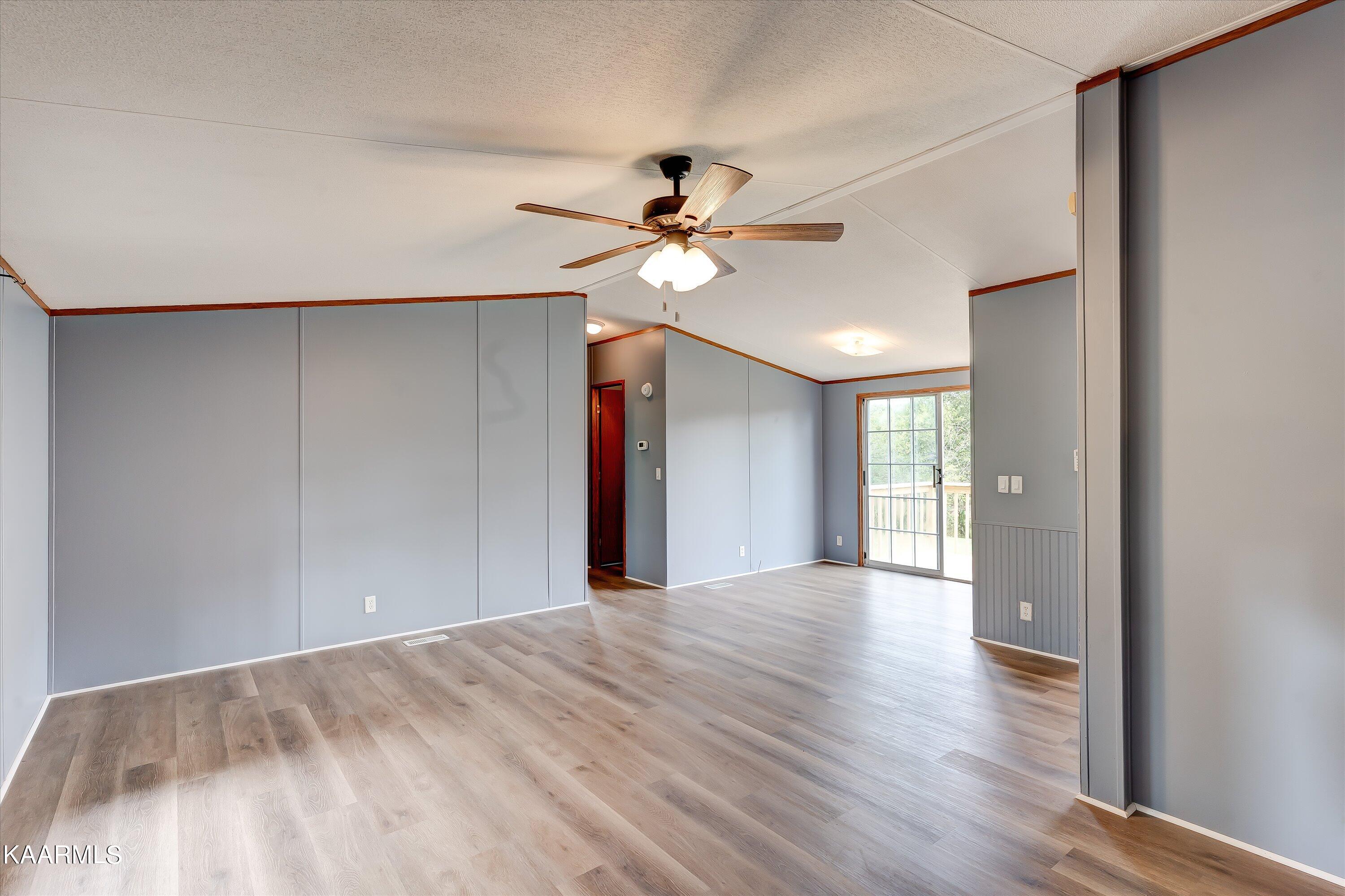 2641 Reed Springs Road Sweetwater, TN 37874 - Photo 3 of 32 Living room from front door