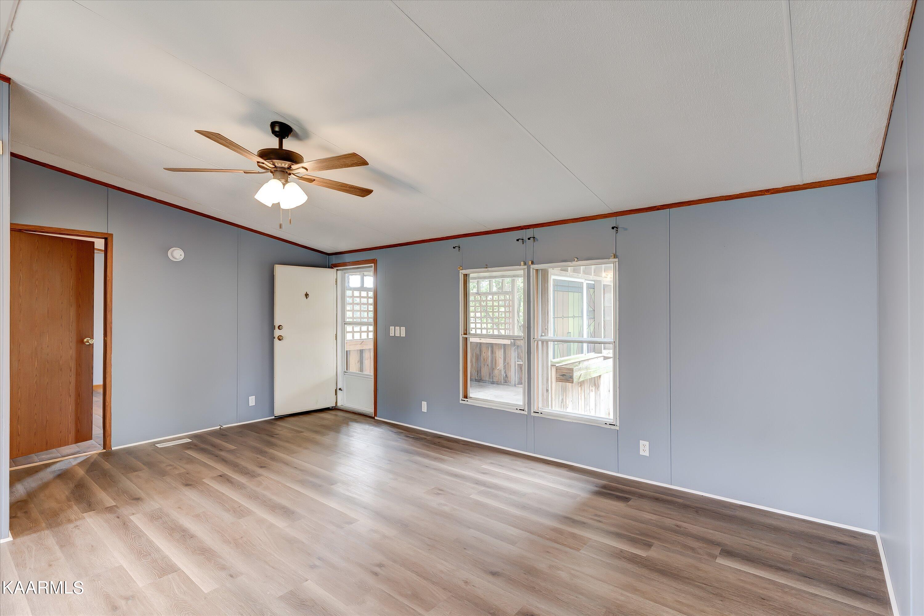 2641 Reed Springs Road Sweetwater, TN 37874 - Photo 5 of 32 Living room looking at front door