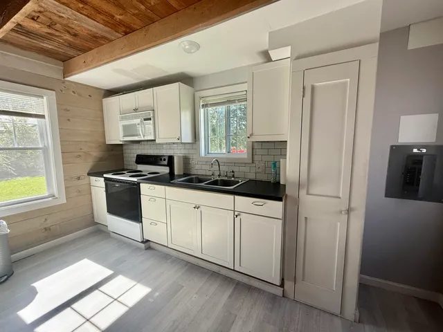 $229,000 | 15 Carrolls Lane, Rockland, ME 04841