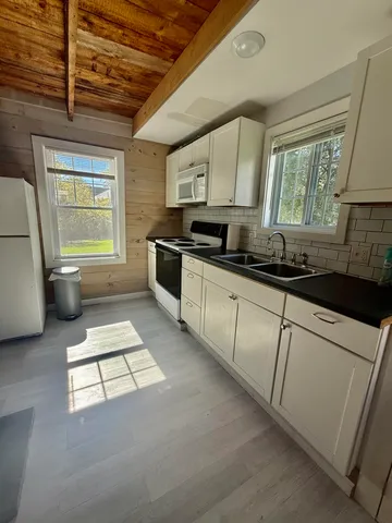 $229,000 | 15 Carrolls Lane, Rockland, ME 04841