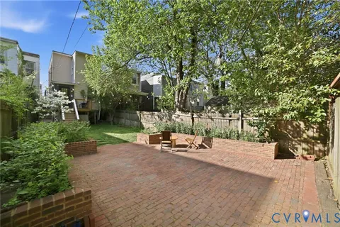 a bench sitting in middle of a yard