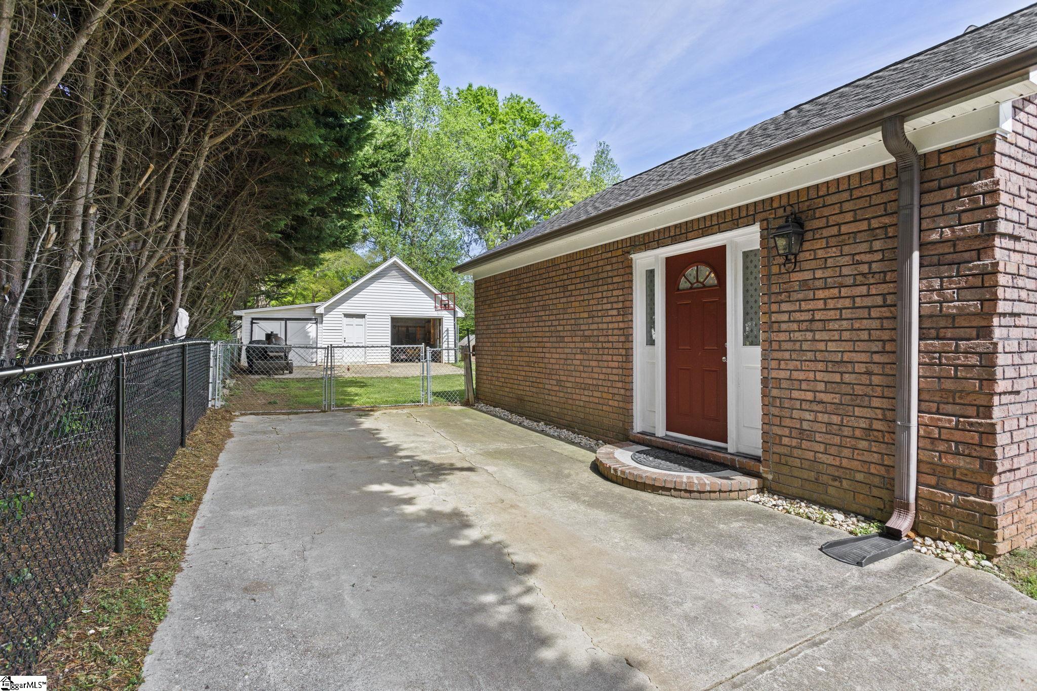 9565 Augusta Road Pelzer, SC 29669 - Photo 28 of 36