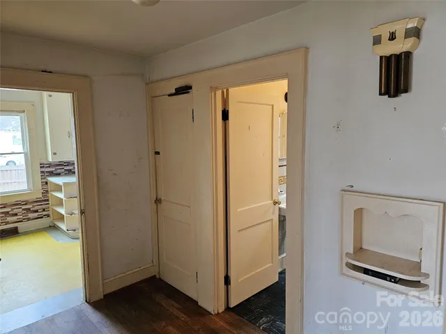 a view of utility room