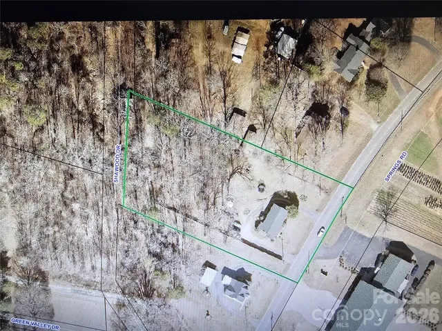 a view of a yard with a tree