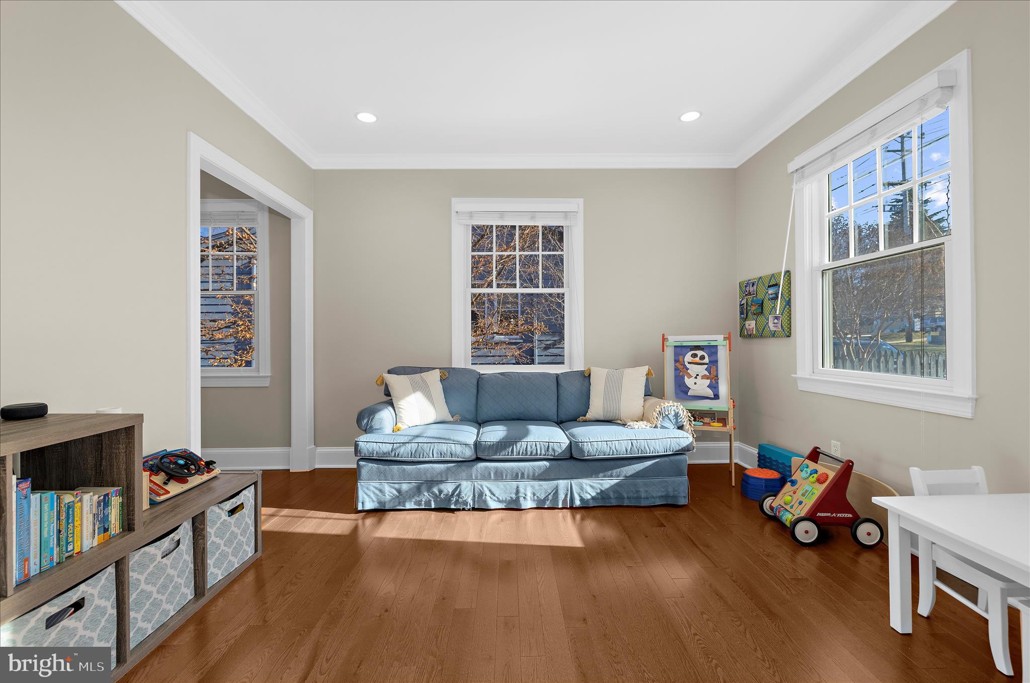1102 Poplar Avenue Annapolis, MD 21401 - Photo 5 of 125 a living room with furniture and a flat screen tv