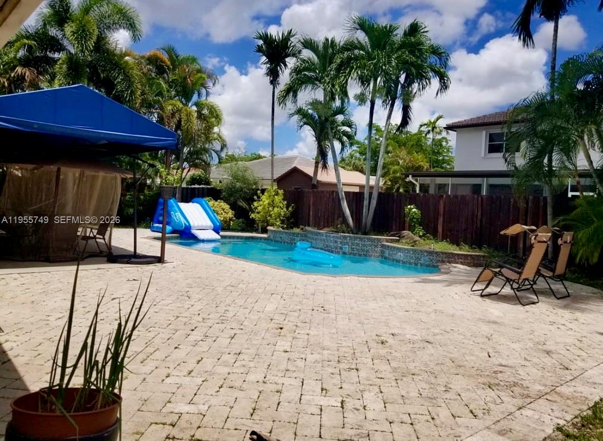 18121 Southwest 152nd Court Miami, FL 33187 - Photo 13 of 17