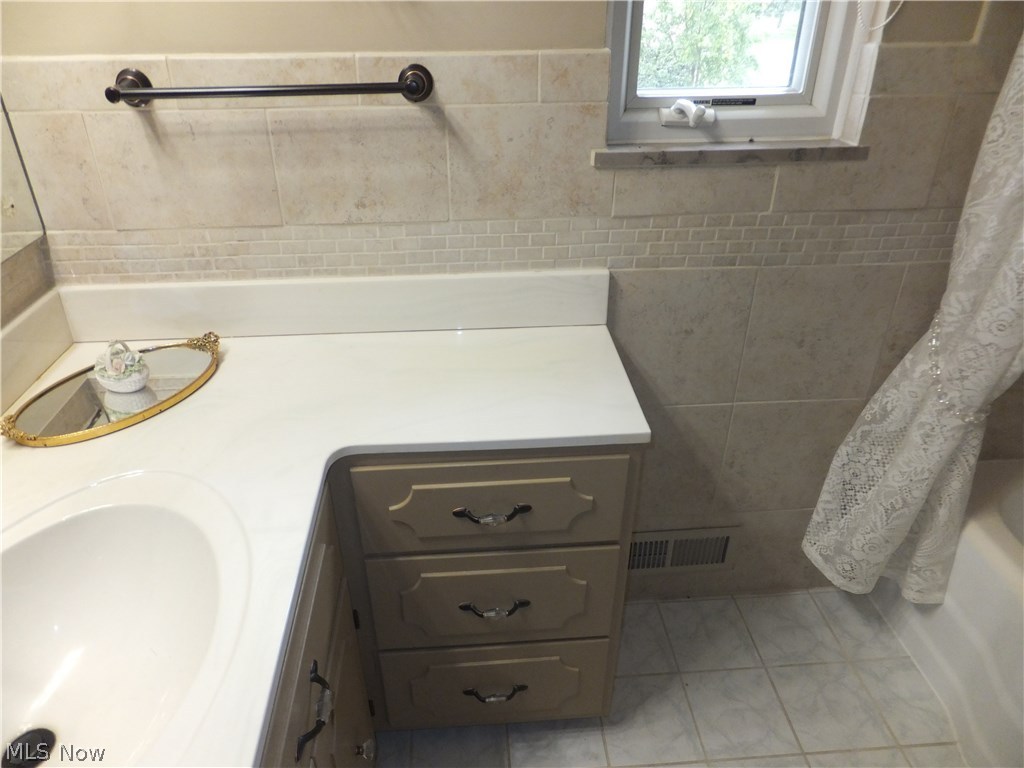 5758 Hauserman Road Parma, OH 44130 - Photo 18 of 34