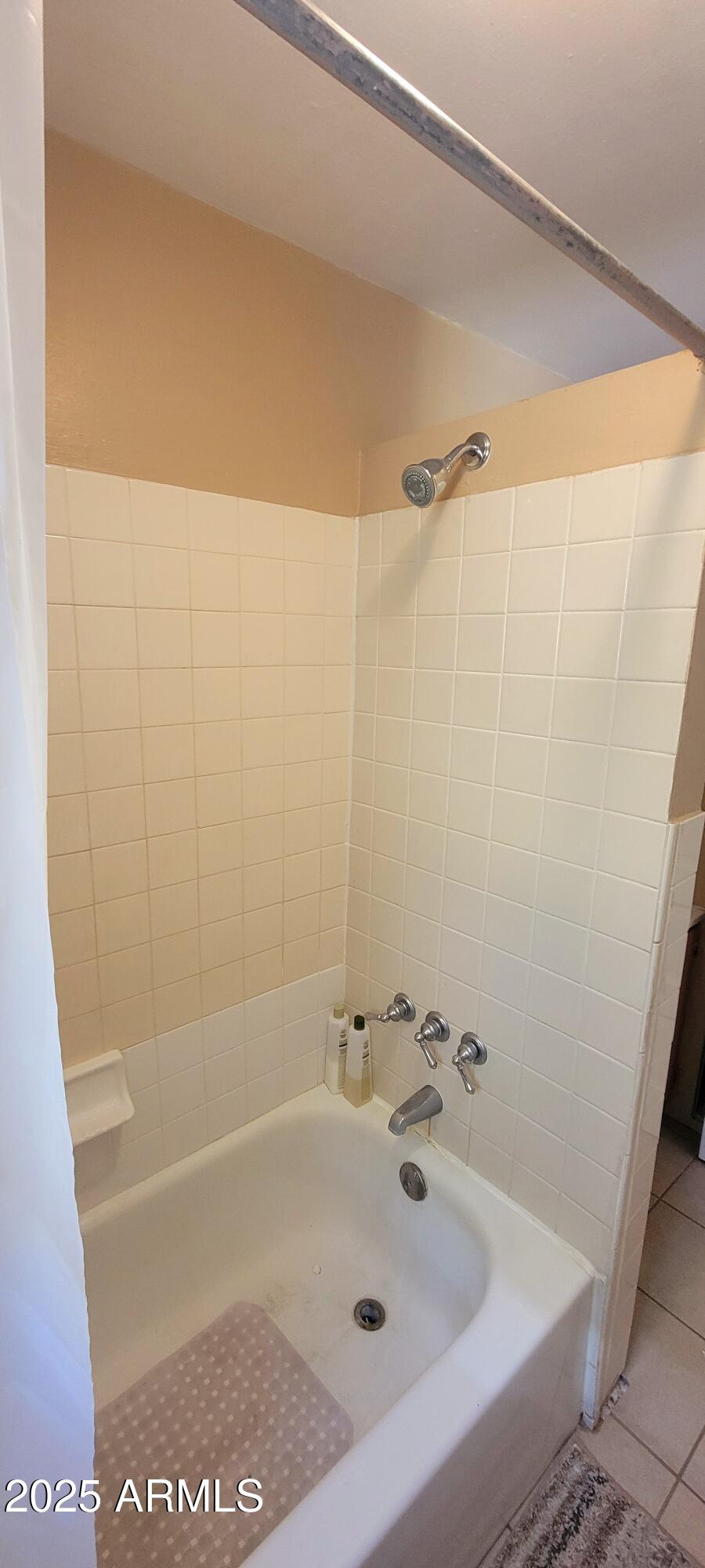 416 Tombstone Canyon Bisbee, AZ 85603 - Photo 39 of 42 a bathroom with a tub