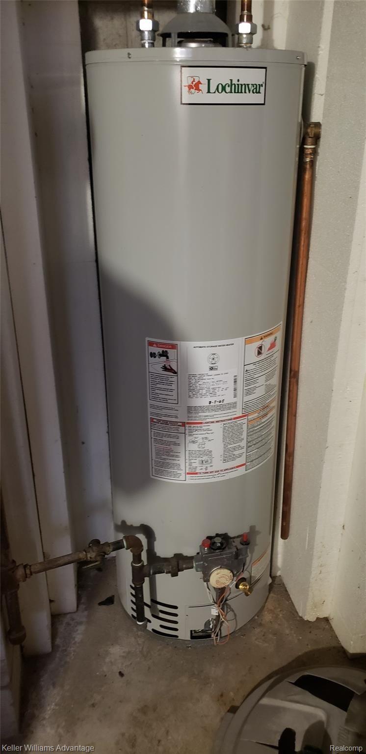 3111 Pierce Road Saginaw, MI 48604 - Photo 25 of 26 water tank.jpg
