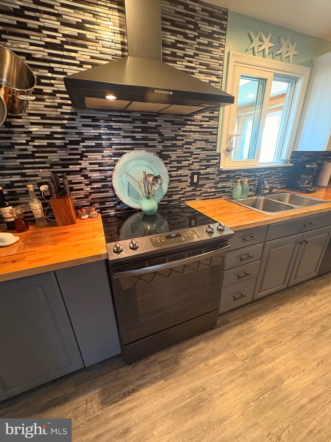 20949 Somers Road Ewell, MD 21824 - Photo 23 of 55 New custom installed glass back splash