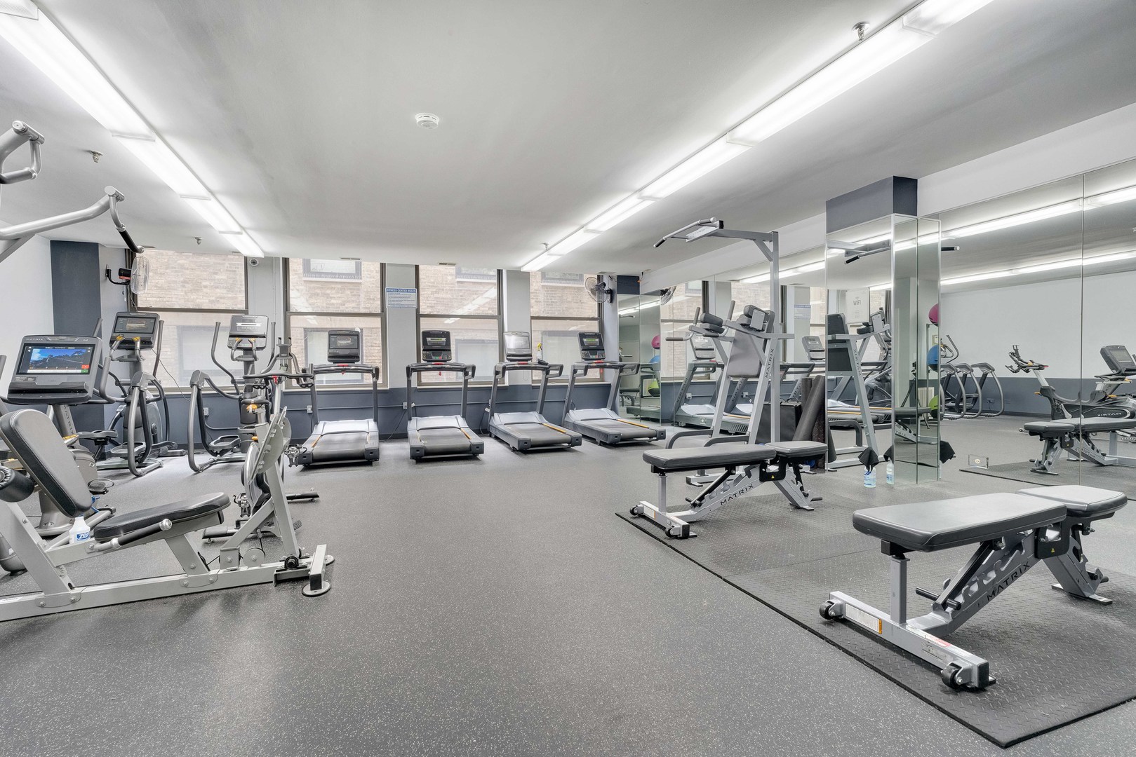 780 South Federal Street, Unit 1210 Chicago, IL 60605 - Photo 19 of 20 a view of a room with gym equipment