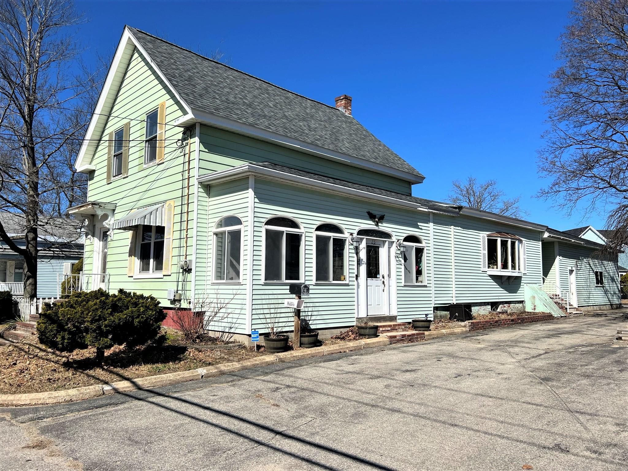 25 Walnut Street Rochester, NH 03867 - Photo 1 of 32