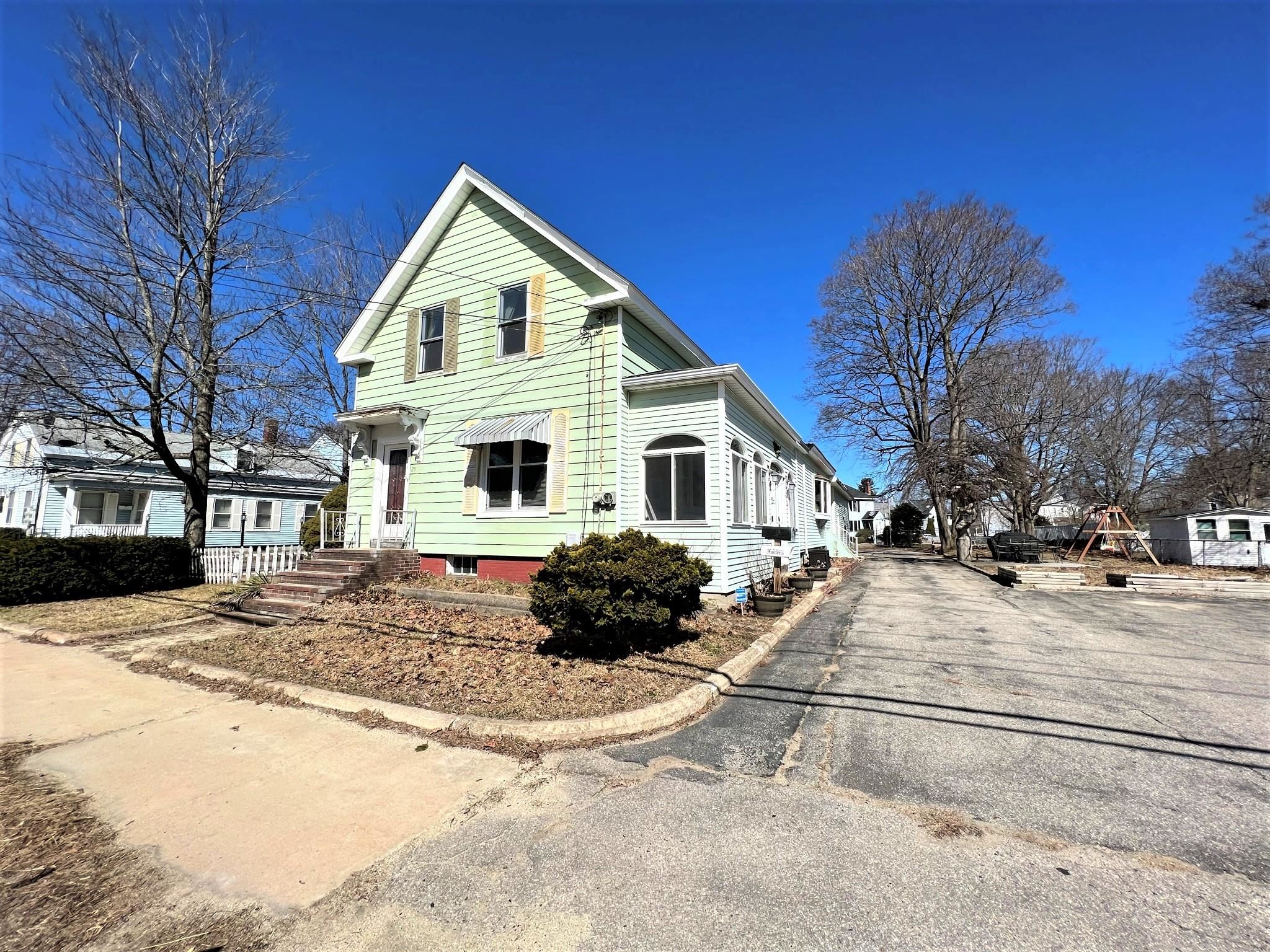 25 Walnut Street Rochester, NH 03867 - Photo 2 of 32