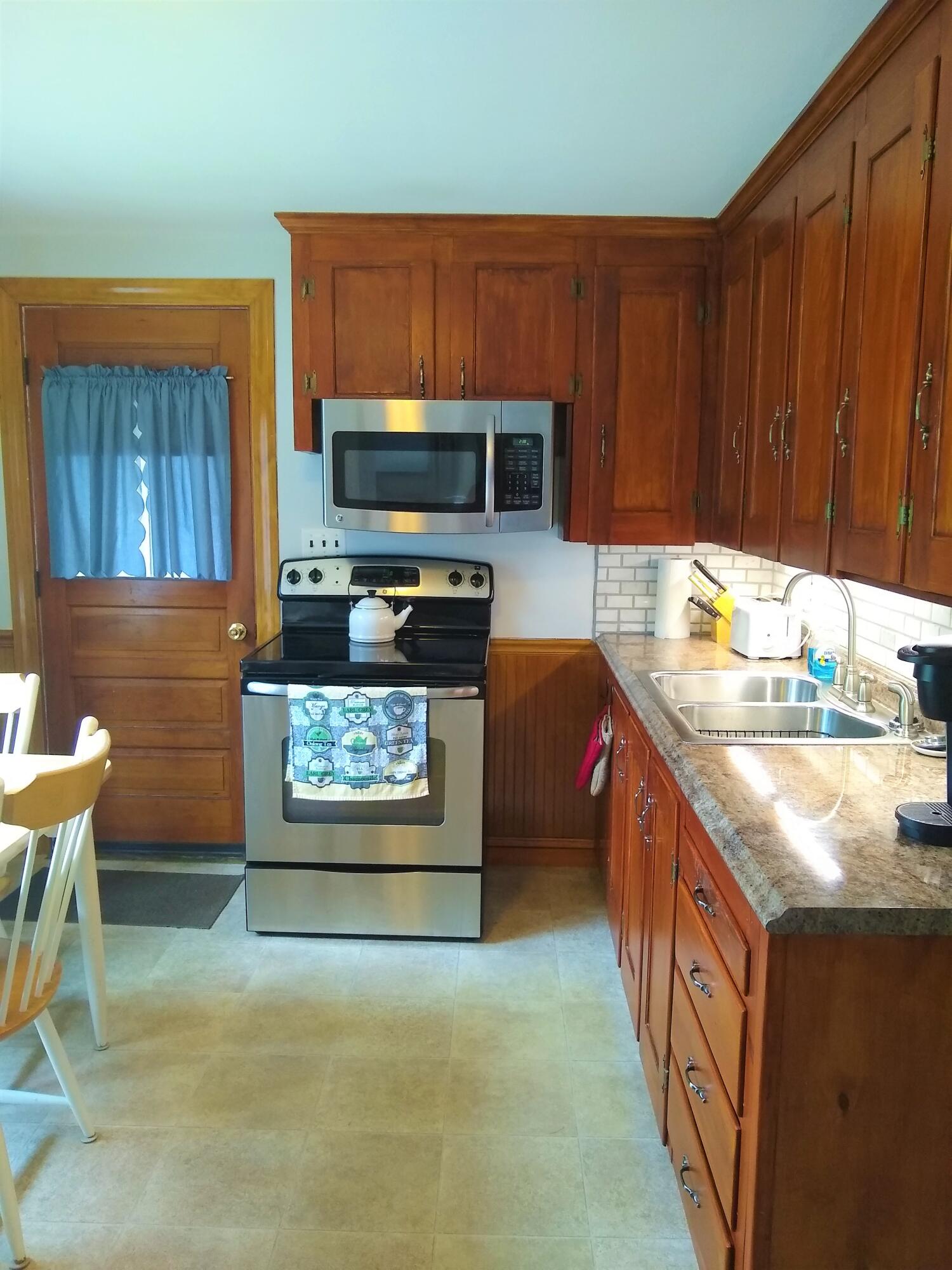 28 Skylark Road Portland, ME 04103 - Photo 11 of 40 Kitchen
