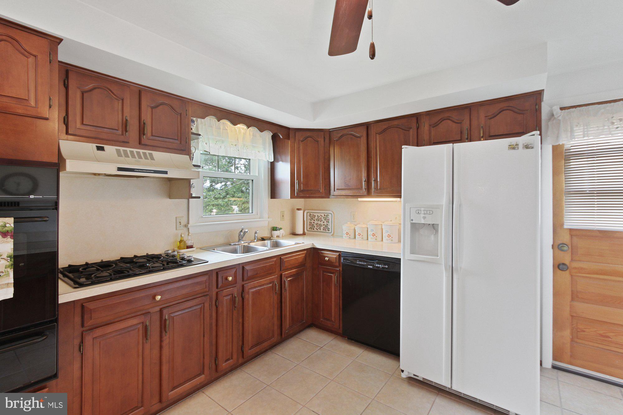 3435 Kingston Road York, PA 17402 - Photo 7 of 25 Gallery Image 7