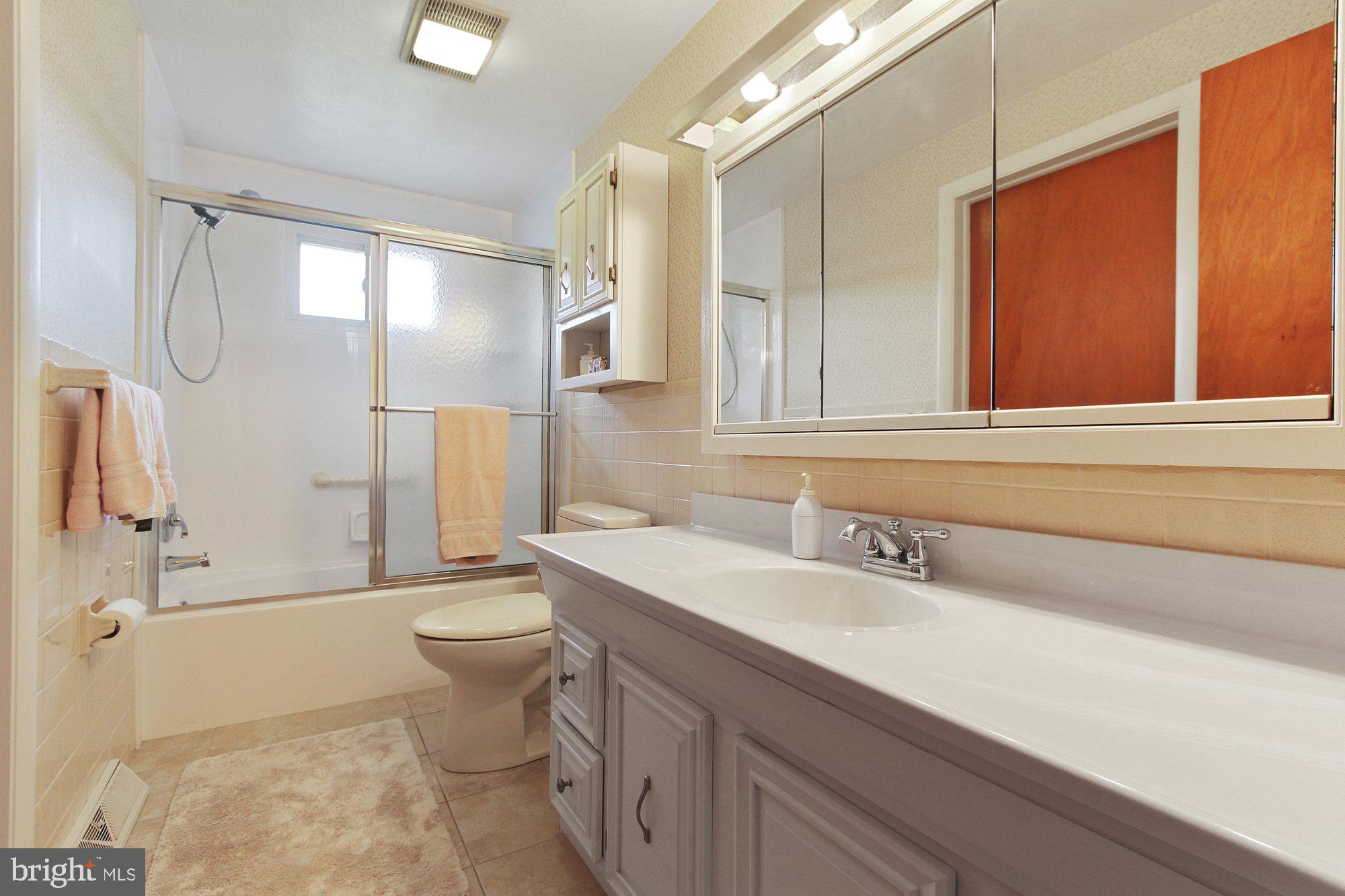 3435 Kingston Road York, PA 17402 - Photo 9 of 25 Gallery Image 9