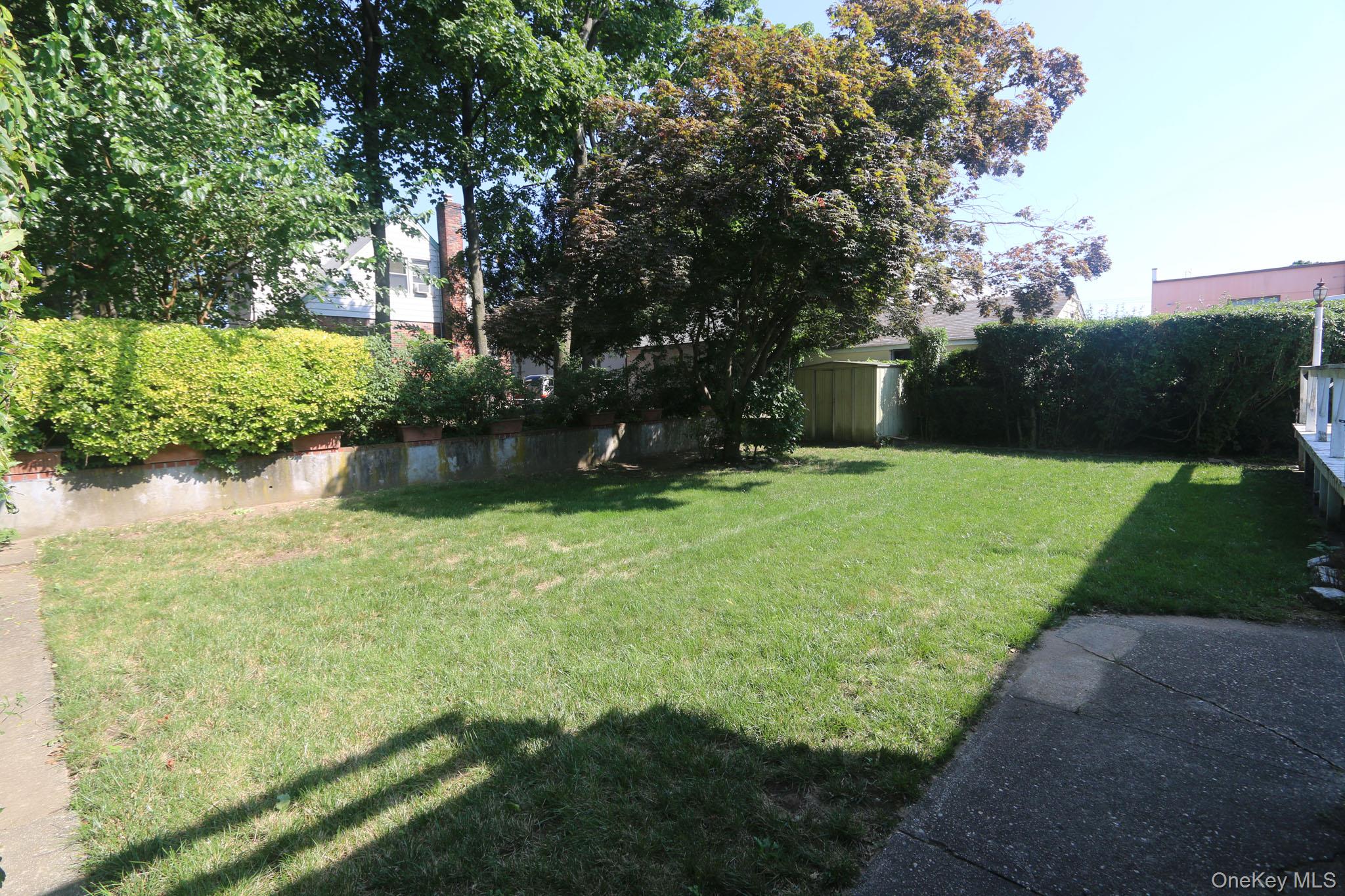 43 Ivanhoe Place Valley Stream, NY 11580 - Photo 12 of 12 Gallery Image 12