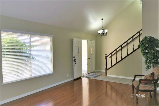 807 Randall Street Ridgecrest, CA 93555 - Photo 5 of 35