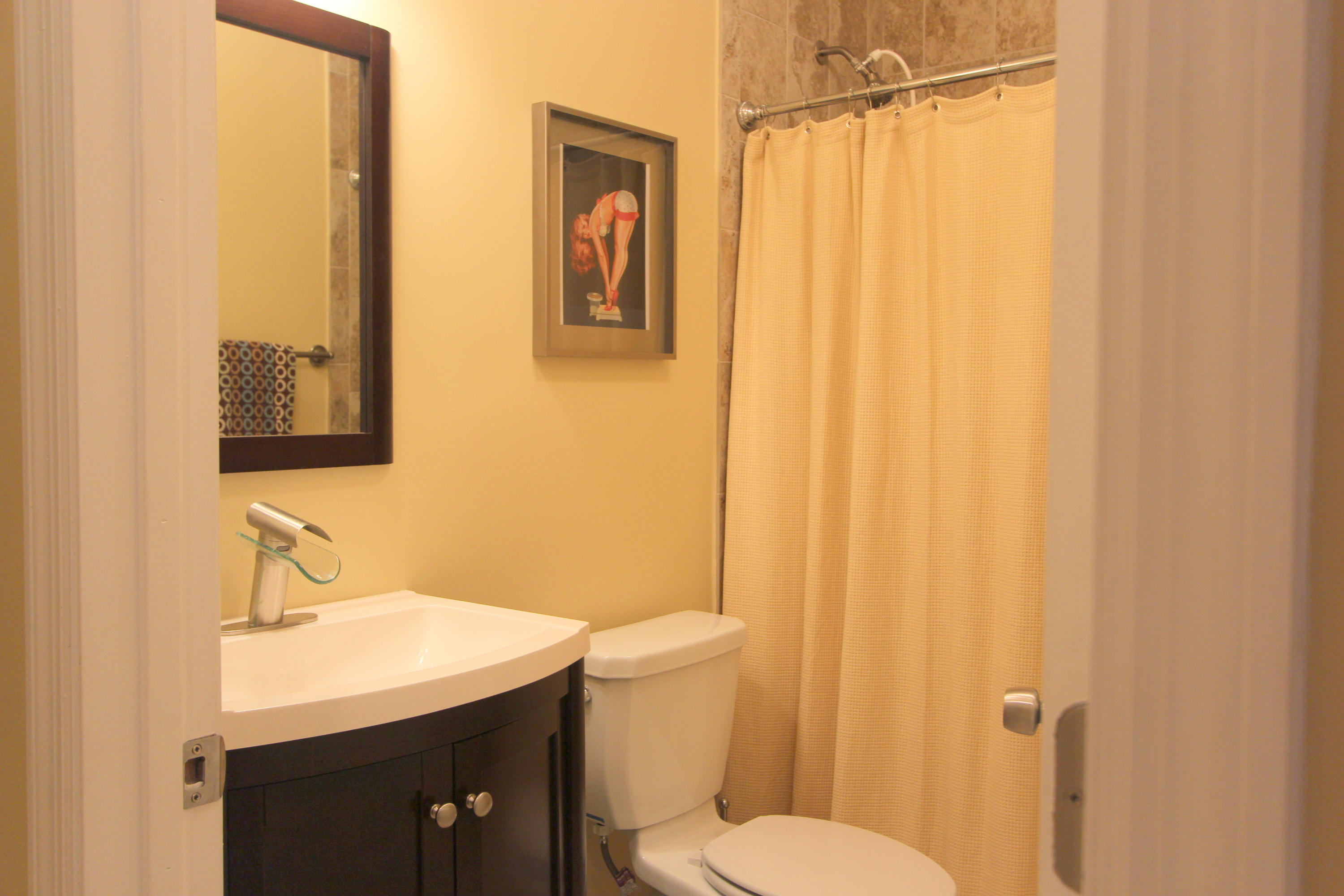 927 Plantation Road Key Largo, FL 33037 - Photo 14 of 24 2nd/Guest Bath