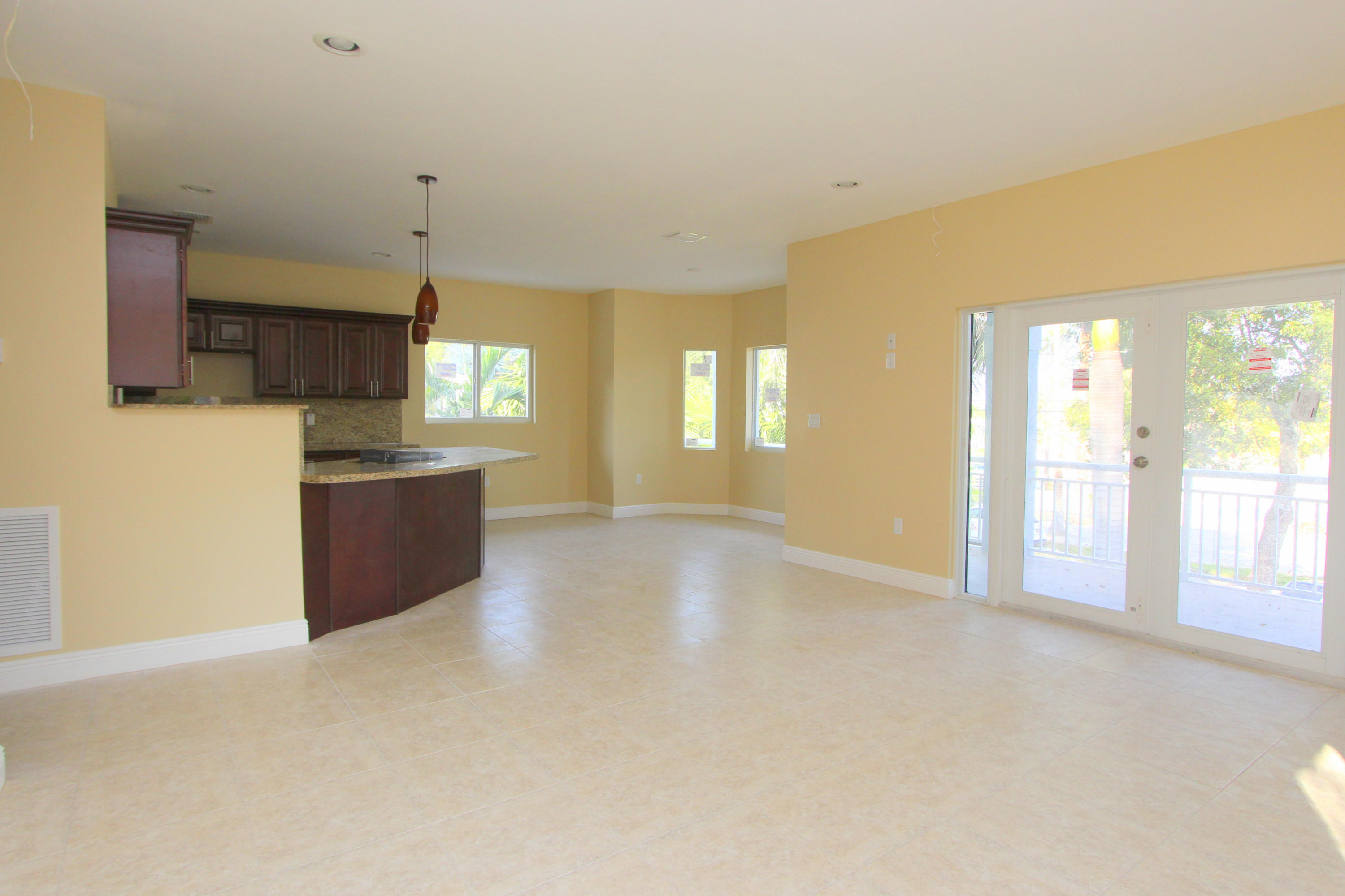 927 Plantation Road Key Largo, FL 33037 - Photo 9 of 24 Living Area