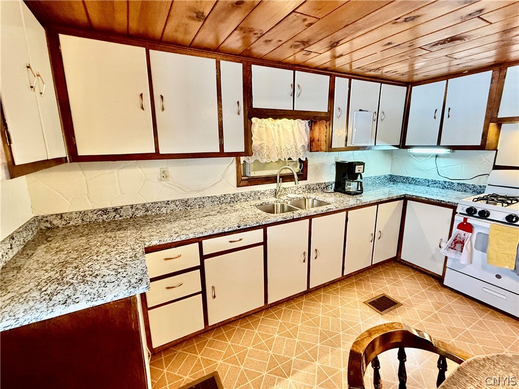 120 Edwards Road Lacona, NY 13083 - Photo 7 of 33