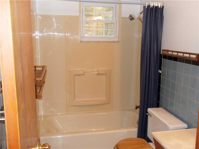 1553 Butler Road Springdale, PA 15144 - Photo 11 of 16 Full Bath.