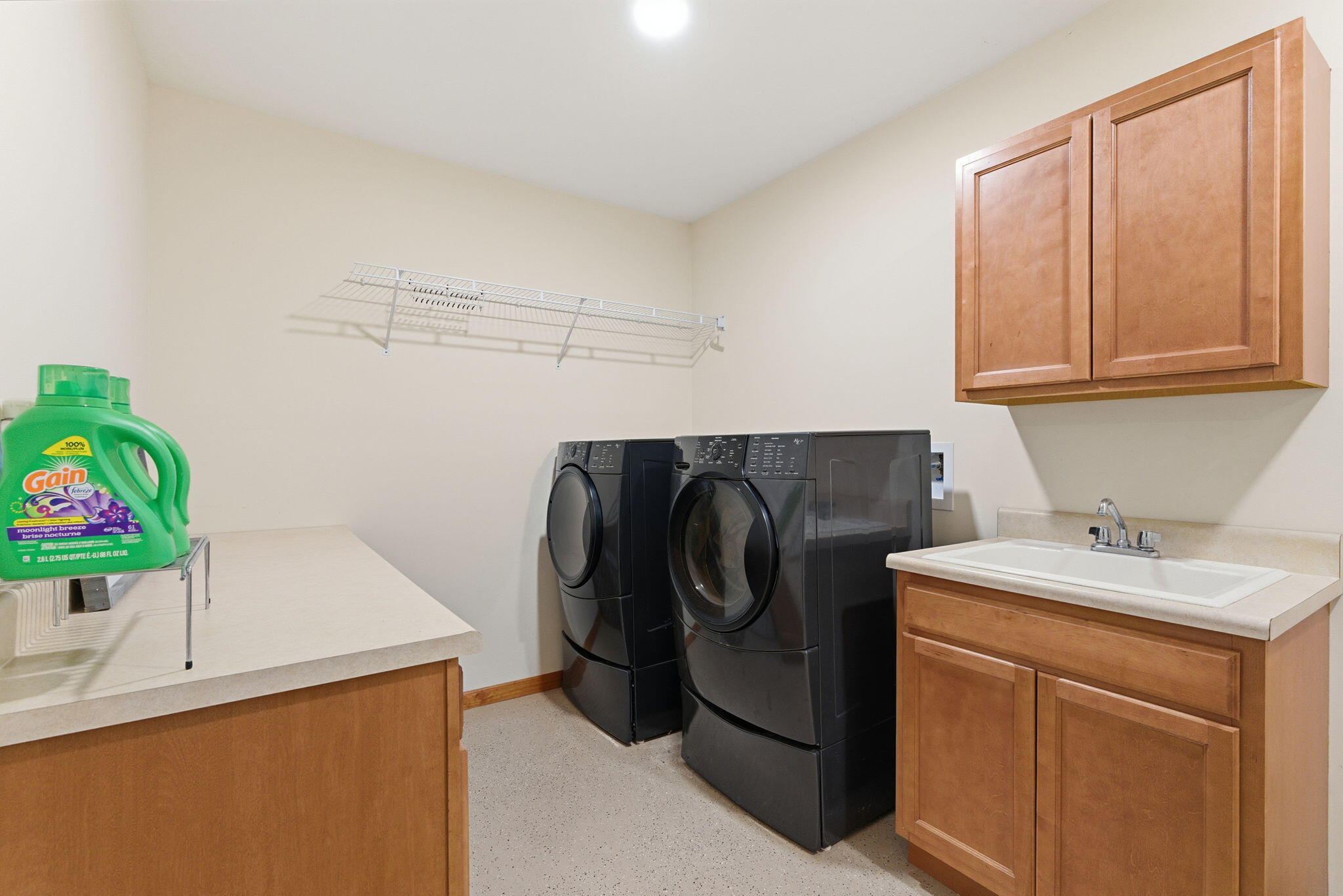 2726 North Goldring Road La Porte, IN 46350 - Photo 26 of 34 a utility room with dryer and washer