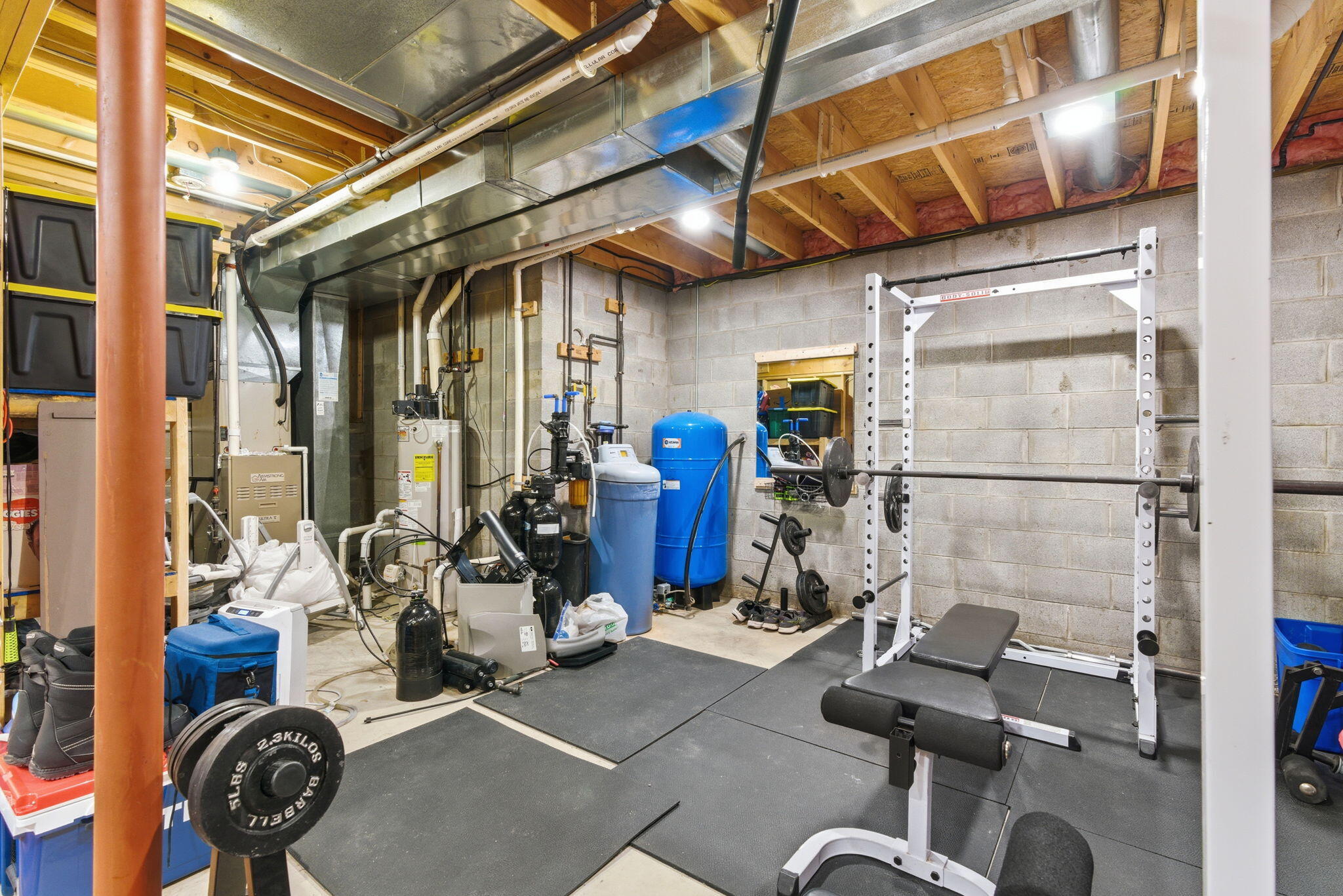2726 North Goldring Road La Porte, IN 46350 - Photo 28 of 34 a room with furniture