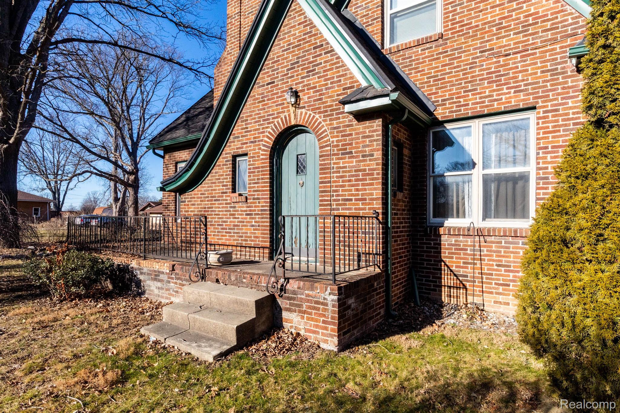 4251 Lapeer Road Burton, MI 48509 - Photo 4 of 48