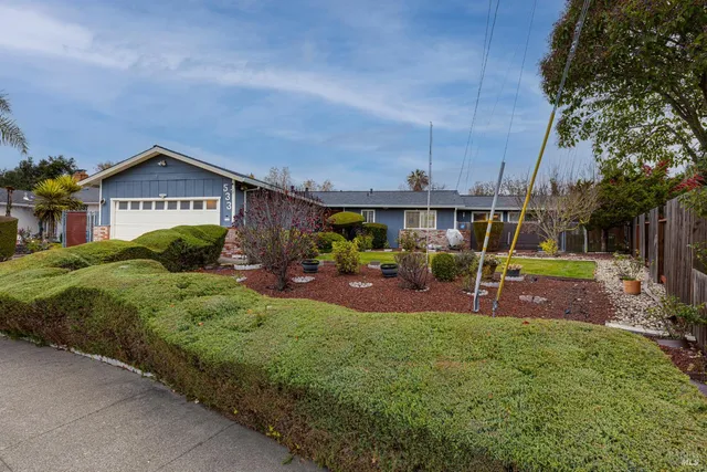 $825,000 | 533 Albert Way, Petaluma, CA 94954