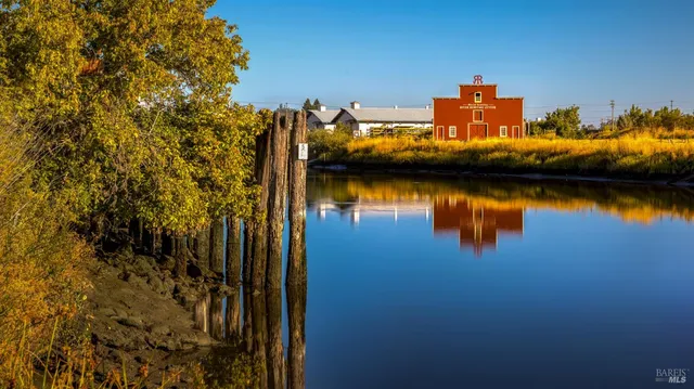 $825,000 | 533 Albert Way, Petaluma, CA 94954