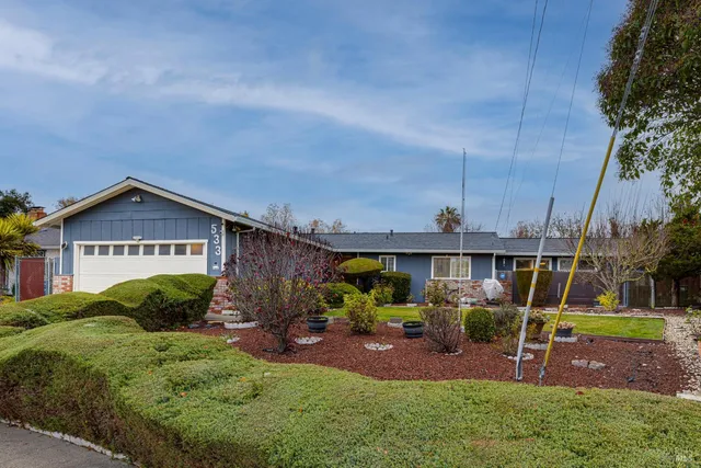$825,000 | 533 Albert Way, Petaluma, CA 94954