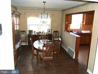 245 Barclay Road Upper Darby, PA 19082 - Photo 3 of 6