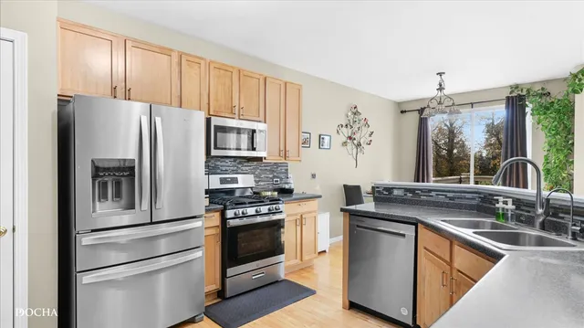 $2,500 | 480 Vaughn Circle, Aurora, IL 60502