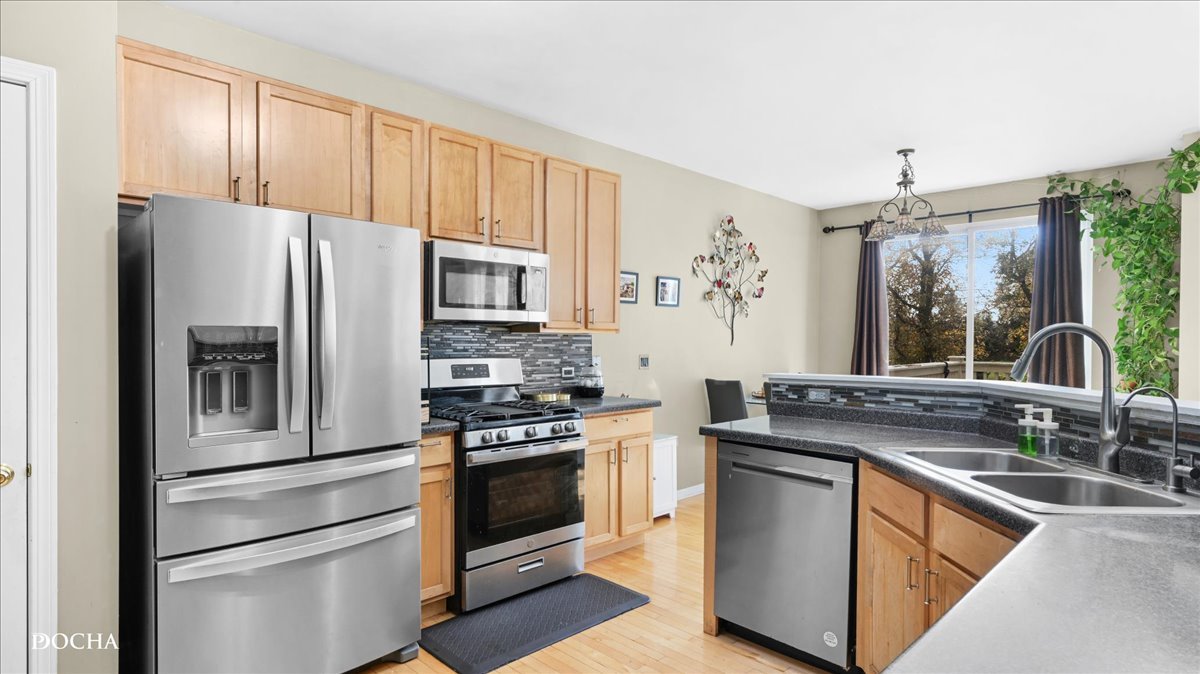 480 Vaughn Circle Aurora, IL 60502 - Photo 2 of 21