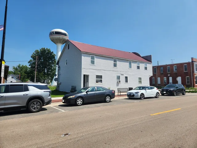 $300,000 | 106 West Comanche Avenue, Shabbona, IL 60550