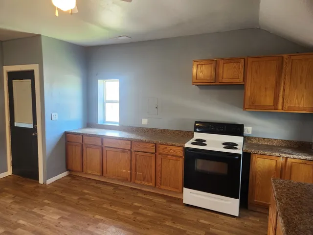 $300,000 | 106 West Comanche Avenue, Shabbona, IL 60550