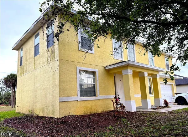 $2,300 | 117 Shadow Lakes Drive, Lehigh Acres, FL 33974