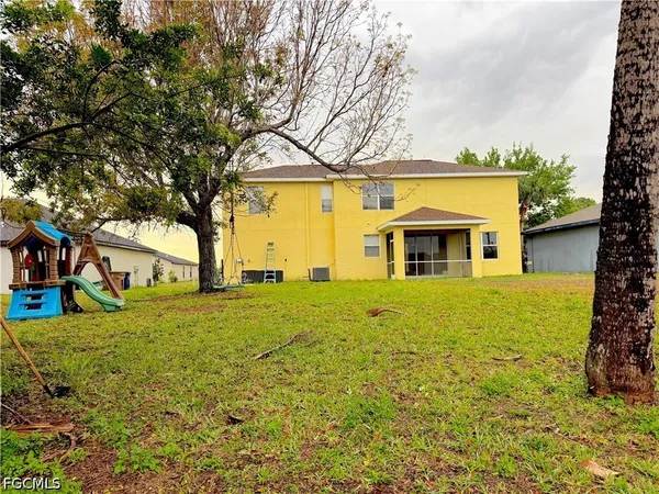 $2,300 | 117 Shadow Lakes Drive, Lehigh Acres, FL 33974