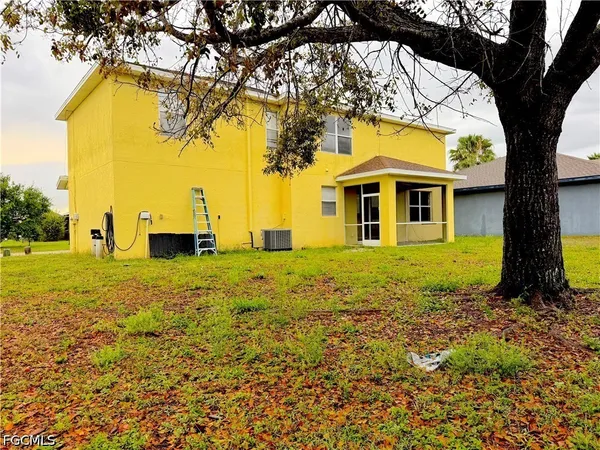 $2,300 | 117 Shadow Lakes Drive, Lehigh Acres, FL 33974