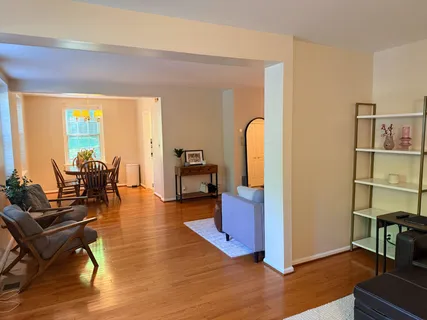 $3,600 | 3731 39th Street Northwest, Unit B200, Washington, DC 20016