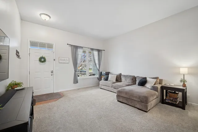 $380,000 | 359 Copper Springs Lane, Elgin, IL 60124