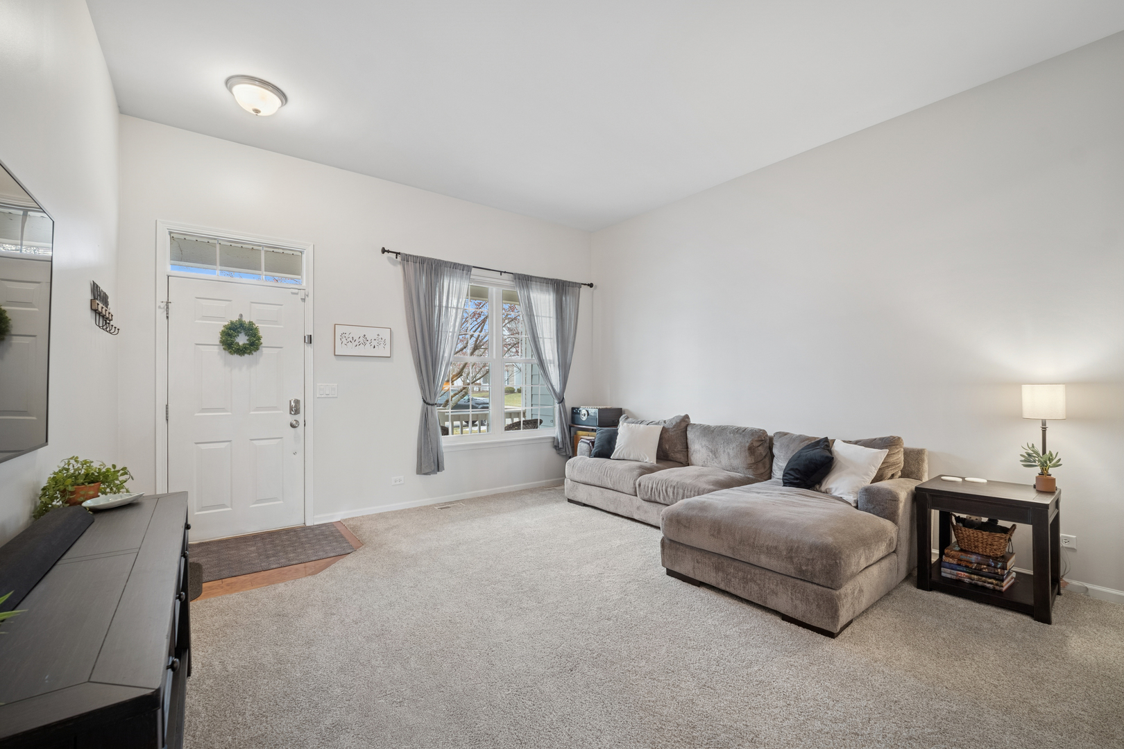 359 Copper Springs Lane Elgin, IL 60124 - Photo 3 of 23 a living room with furniture and a potted plant